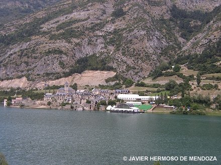 Despoblado, recinto del festival, y pantano de Lanuza, Valle de Tena, Pirineos de Huesca