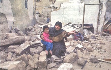 (foto Reuters, 18 de mayo) ... destrucción de hogares